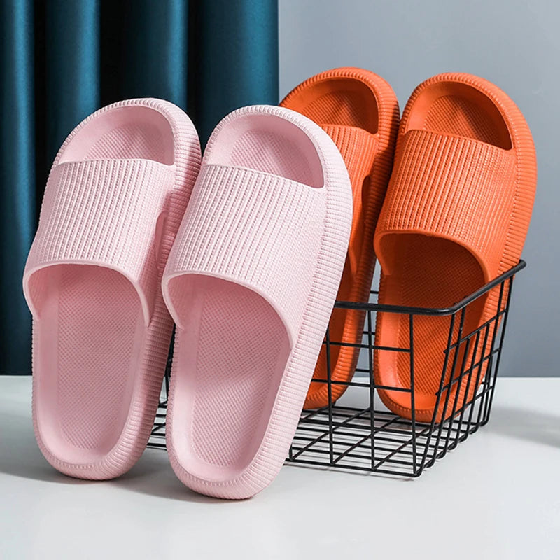KneeHugs™ – Beschert drei Babyknietjes – auf jeder Seite